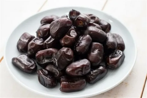 تصویر 2 از خرما مضافتی اعلا با انتخاب محدود نخلستانی ویژه و دانه های دستچین شده